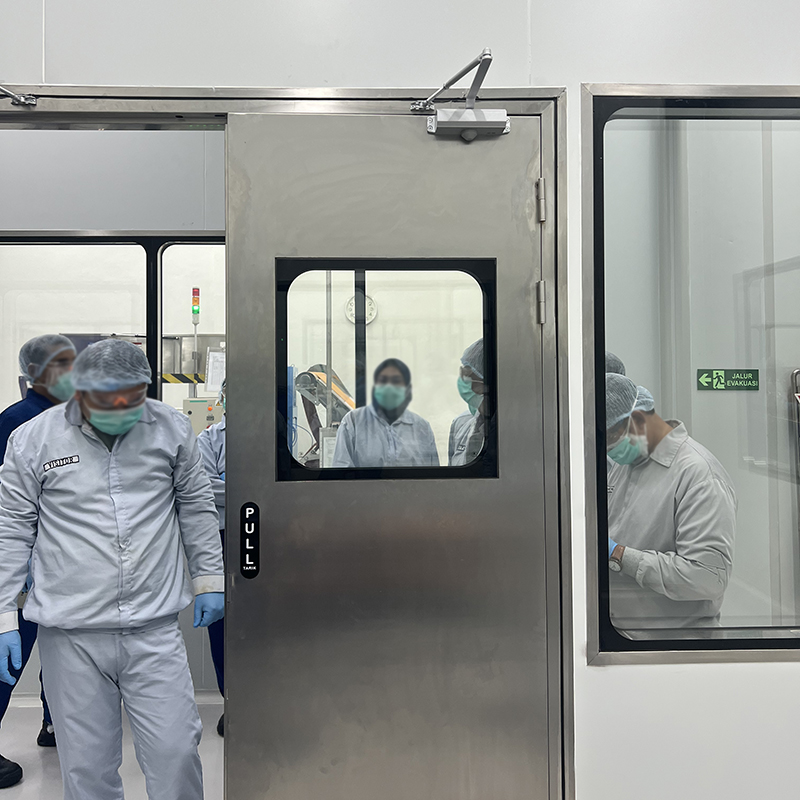 Чистая дверь комнаты