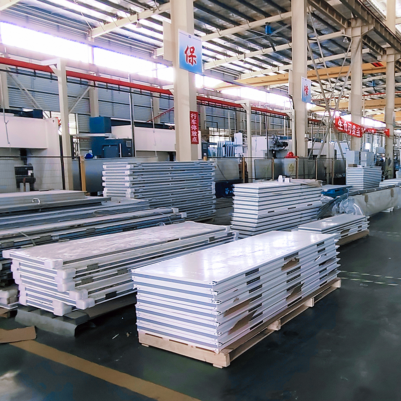 Чистая дверь комнаты