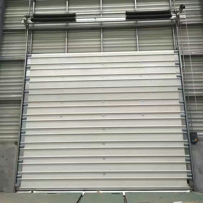 Ветропроницаемый супер -размер изолированной с помощью ребра промышленной секционной двери